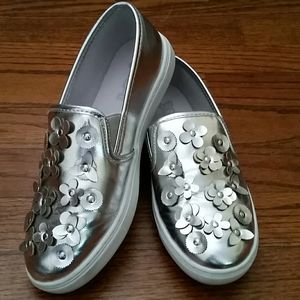 Brash Girls Size 3.5 Embellished Silver Flowers Slip-ons Shoes